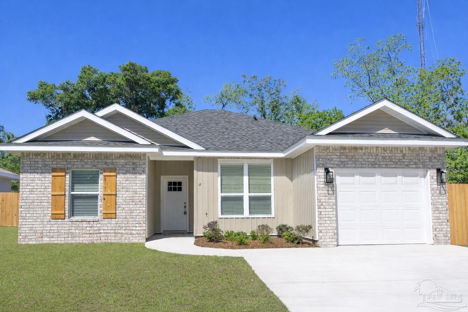Property Photo:  2613 N H St  FL 32501 