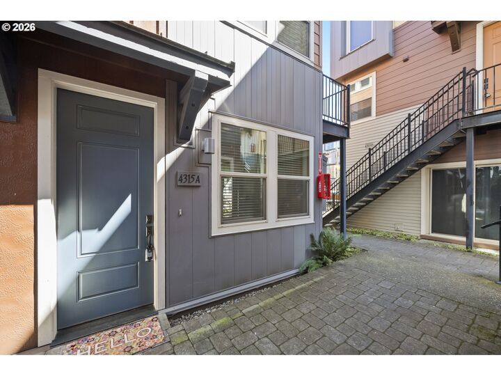 Property Photo:  4315 SE Division St A  OR 97206 