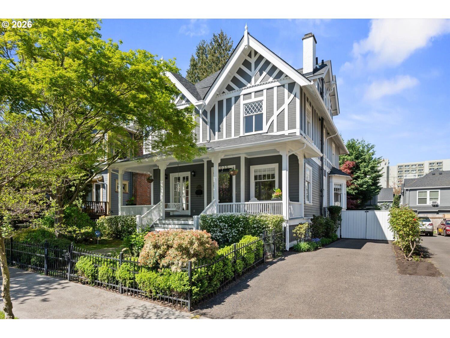 Property Photo:  2035 NW Kearney St  OR 97209 