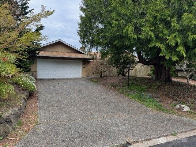 Property Photo:  4713  125th Avenue SE  WA 98006 