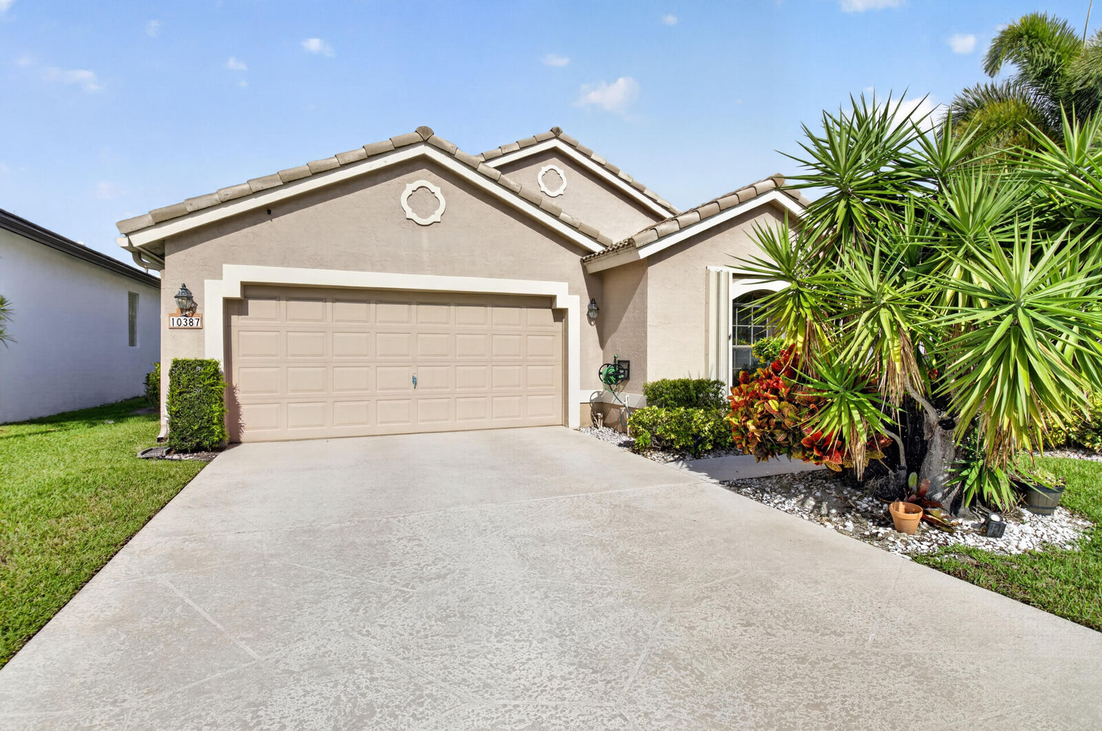 Property Photo:  10387 Lexington Circle S  FL 33436 