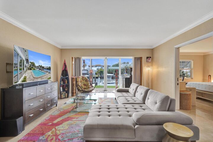 Property Photo:  2820 NE 30th Street Apt 2  FL 33306 