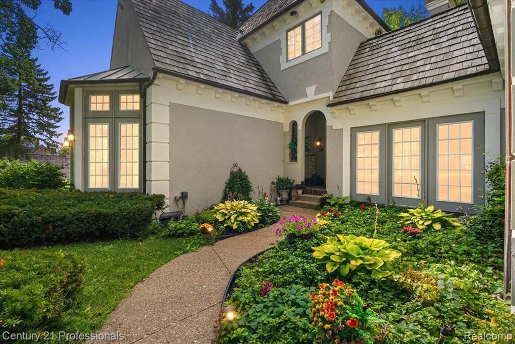 Property Photo: 5423 Bristol Parke Drive MI 48348