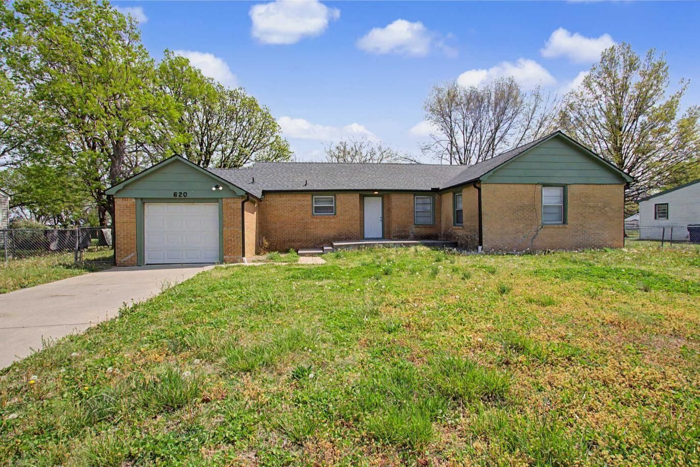 Property Photo:  620 N Oak St  KS 67052 