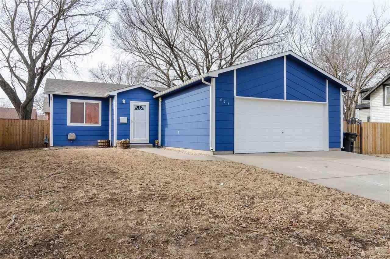 Property Photo:  609 Osage St  KS 67010 