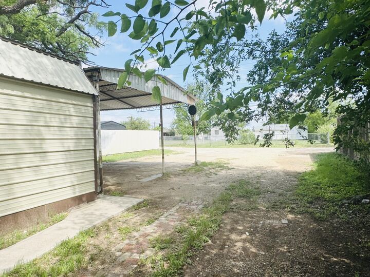 Property Photo:  1510 E Harris Avenue  TX 76903 
