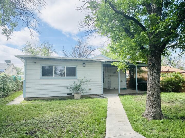 Property Photo: 1510 E Harris Avenue TX 76903