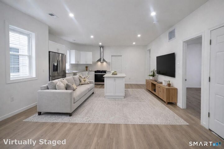 Property Photo:  16 Arch Street 1  CT 06710 