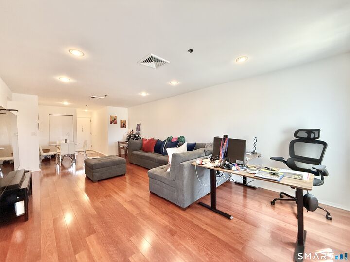 Property Photo:  1633 Washington Boulevard 4D  CT 06902 