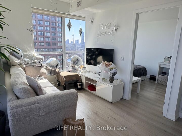 Property Photo: 395 Bloor Street E 4010 ON M4W 1H7