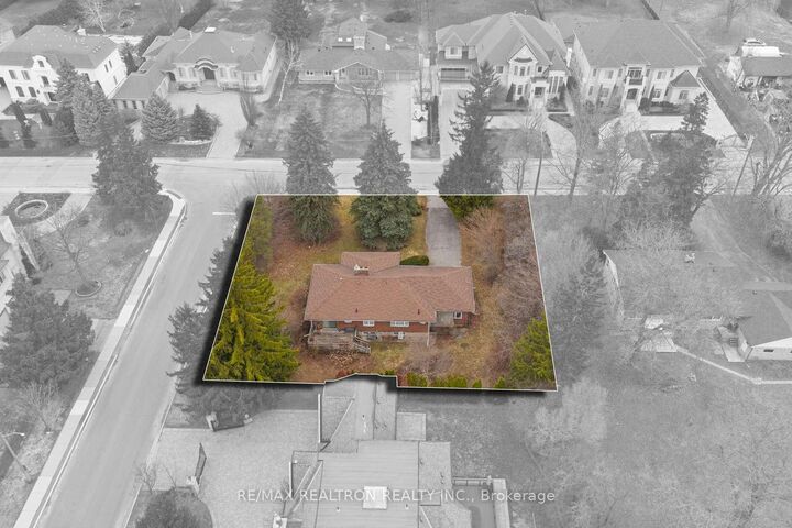 Property Photo: 17 Denham Drive ON L4C 6H6
