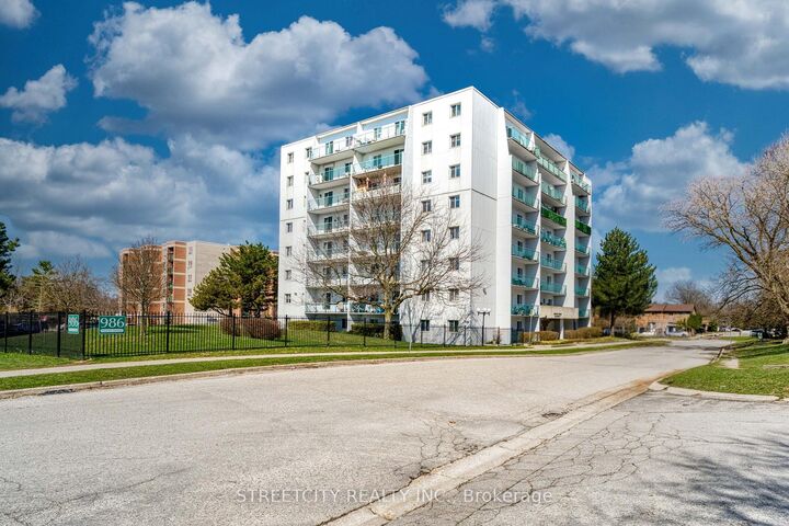 986 Huron Street 401 — photo 1