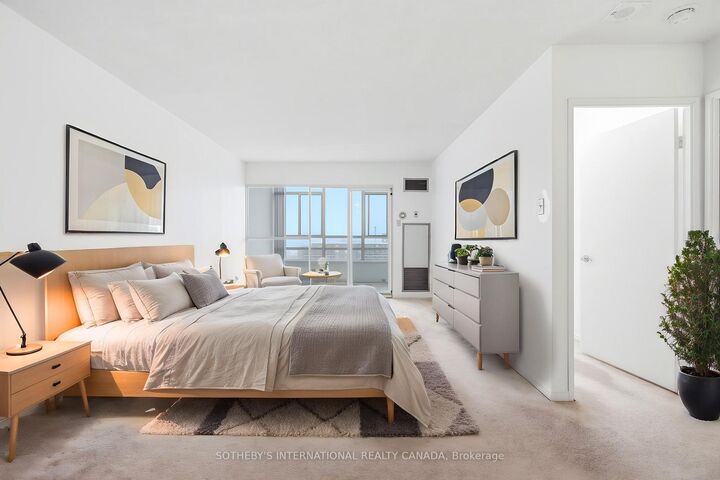 Property Photo: 75 King Street E 1609 ON L5A 4G5