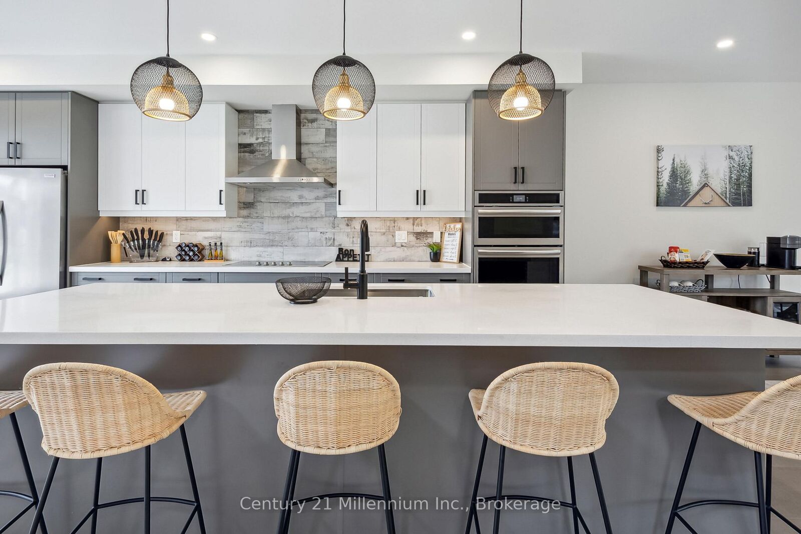 Property Photo:  125 Stoneleigh Drive  ON L9Y 4X5 