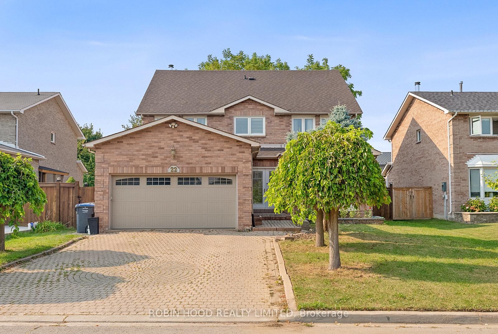 Property Photo: 22 Strangway Court ON L6Z 4L4