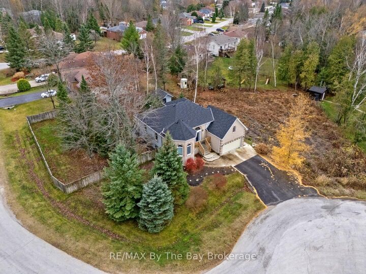 Property Photo: 6 Deerrun Place ON L9Z 1H8