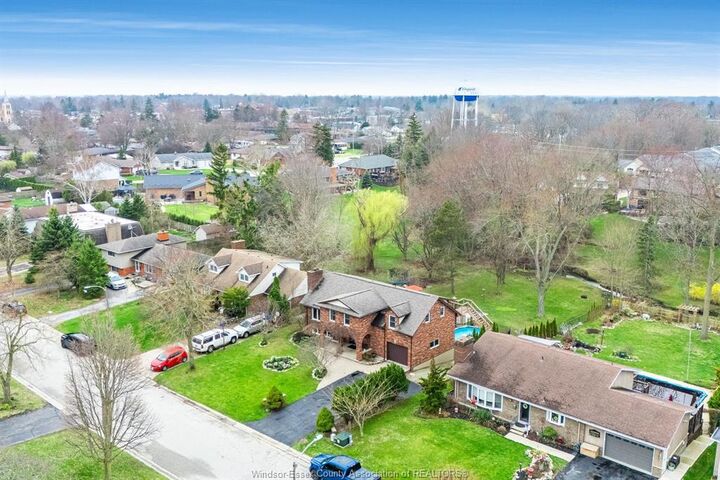 Property Photo:  122 Augustine  ON N9Y 1C5 