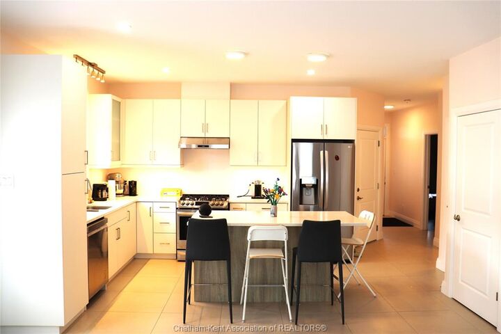 Property Photo: 2 Delft Court ON N0P 1A0