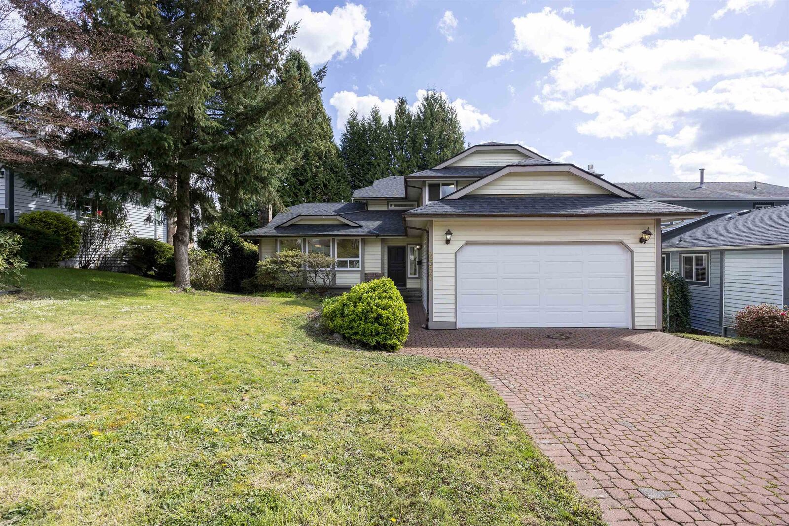 Property Photo: 2556 Trillium Place BC V3E 2G3