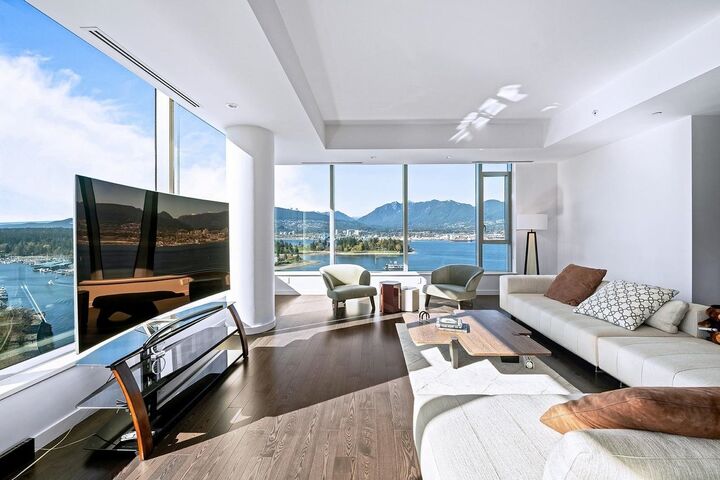 Property Photo:  277 Thurlow Street 2001  BC V6C 0C1 