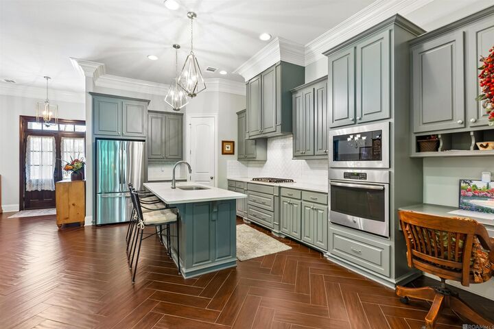 Property Photo:  8970 Carriagewood Estates Dr  LA 70817 