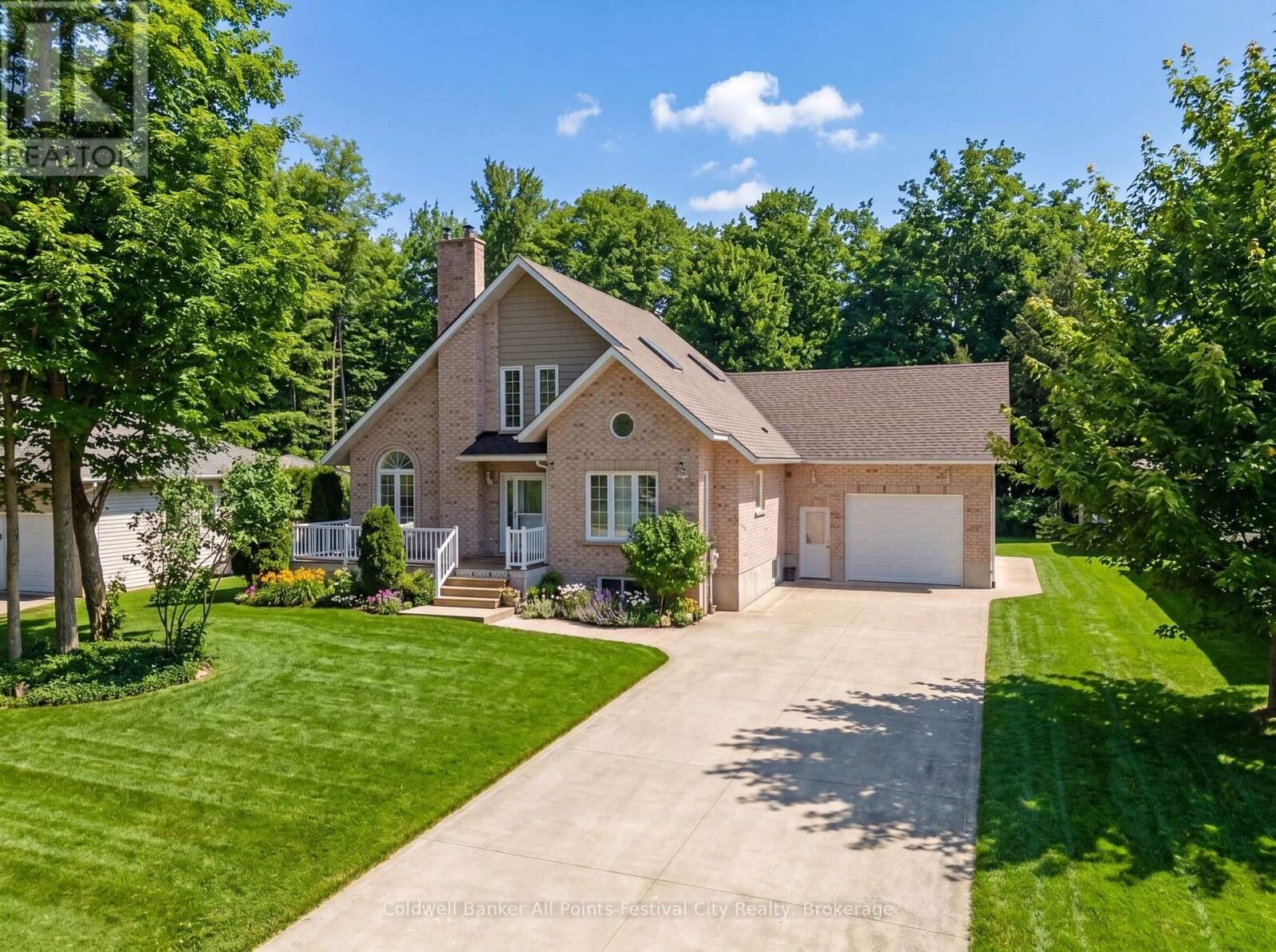 Property Photo: 207 Birch Crescent ON N0G 2R0
