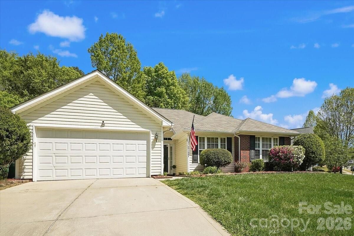 Property Photo:  2127 Candlelight Woods Drive  NC 28105 