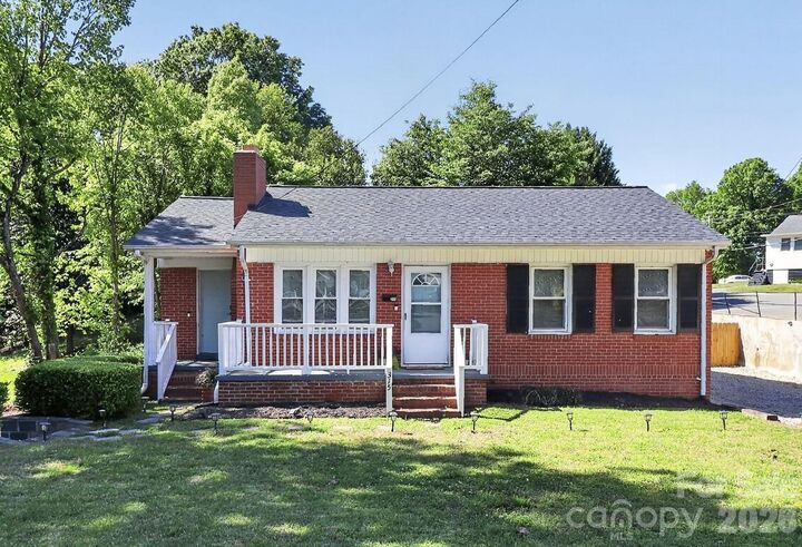Property Photo:  315 E 4th Avenue  NC 28054 