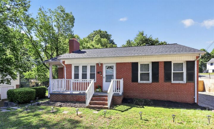 Property Photo: 315 E 4th Avenue NC 28054