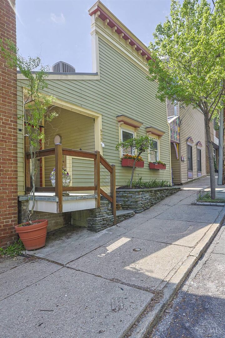 Property Photo:  959 Hill Street  OH 45202 