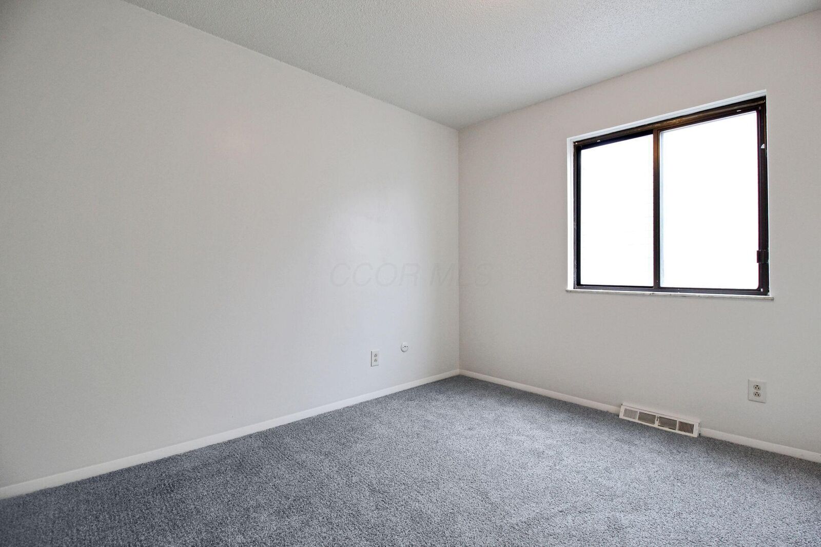 Property Photo: 5936 Glennon Drive OH 43119