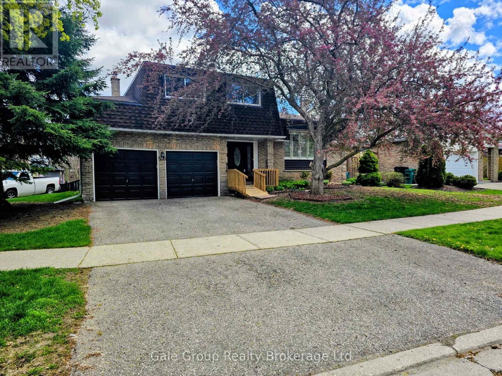 Property Photo: 165 Brookside Crescent ON N2N 1G9