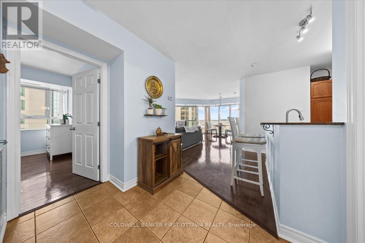 Photo de la propriété:  445 Laurier Avenue West 1401  ON K1N 6R4 