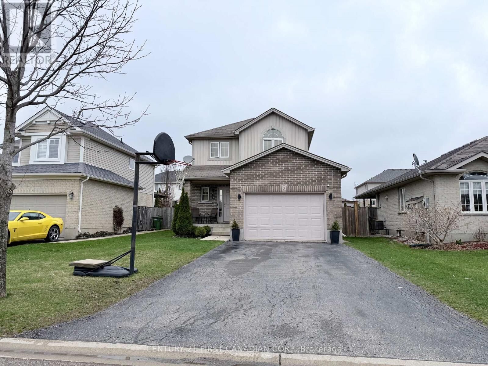 Property Photo: 9 Barrett Crescent ON N5R 6M1
