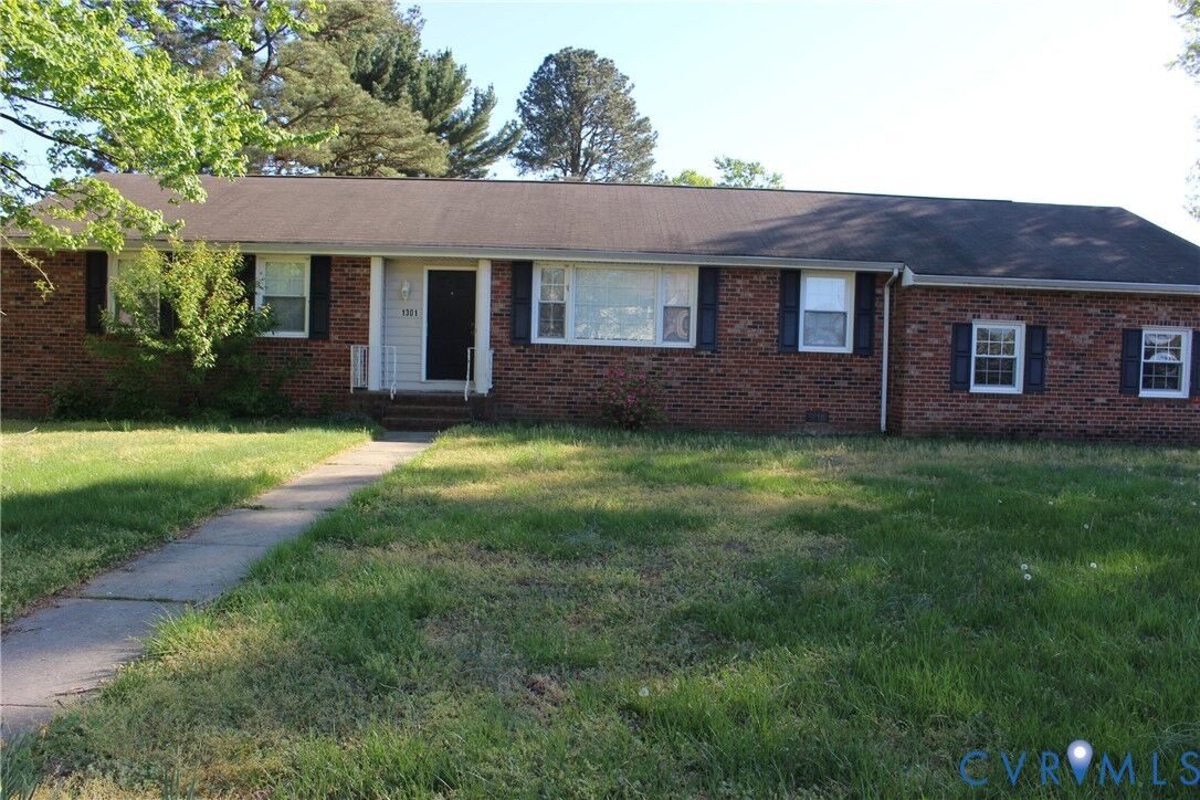 Property Photo:  1301 Canterbury Lane  VA 23834 