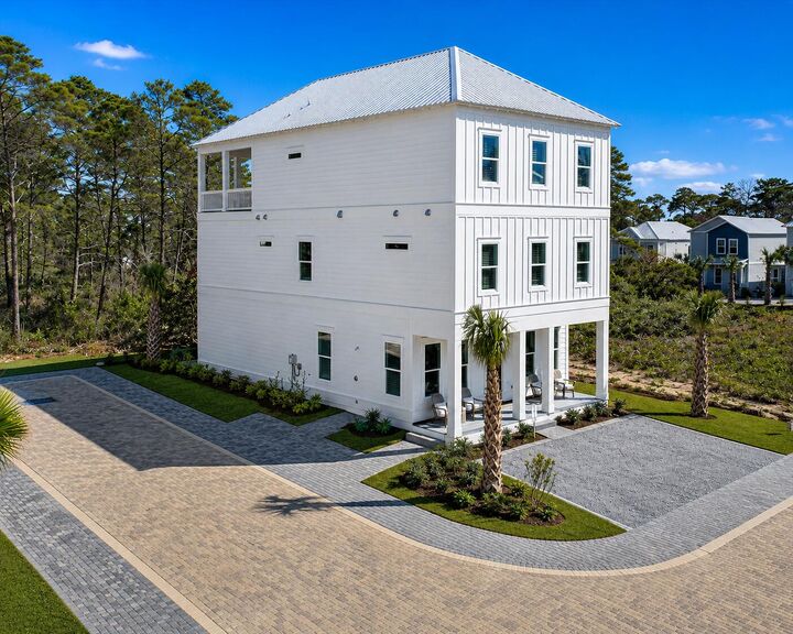 Property Photo: 162 Charming Way FL 32459