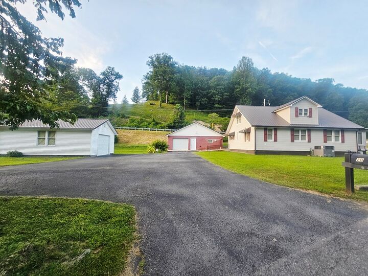 Property Photo:  20 Fitch Branch Rd  KY 41224 