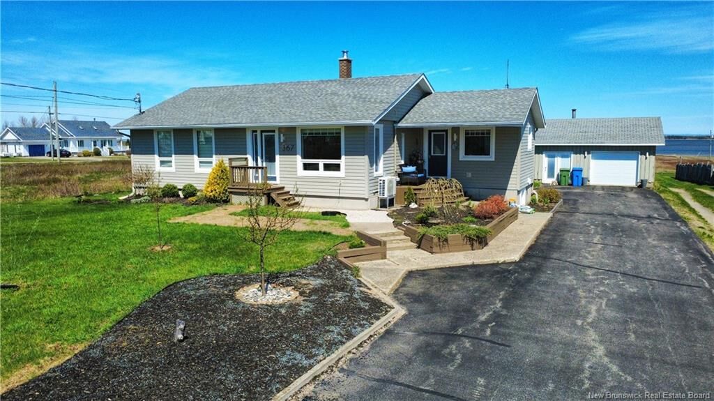 Property Photo:  367 Rue De L'île  NB E1W 1B4 