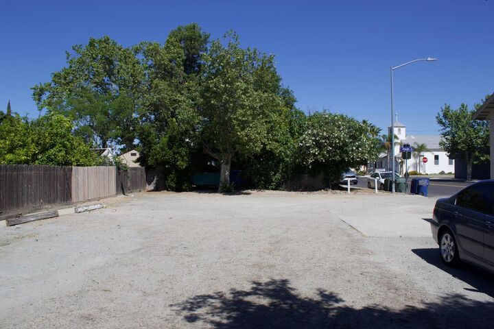 Property Photo:  1411 Annadale Avenue A-C  CA 93657 