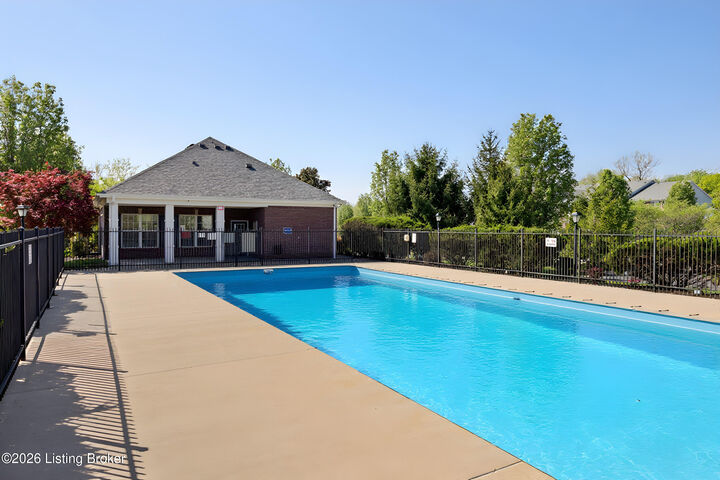 Property Photo:  2607 Bradford Commons Dr 204  KY 40299 