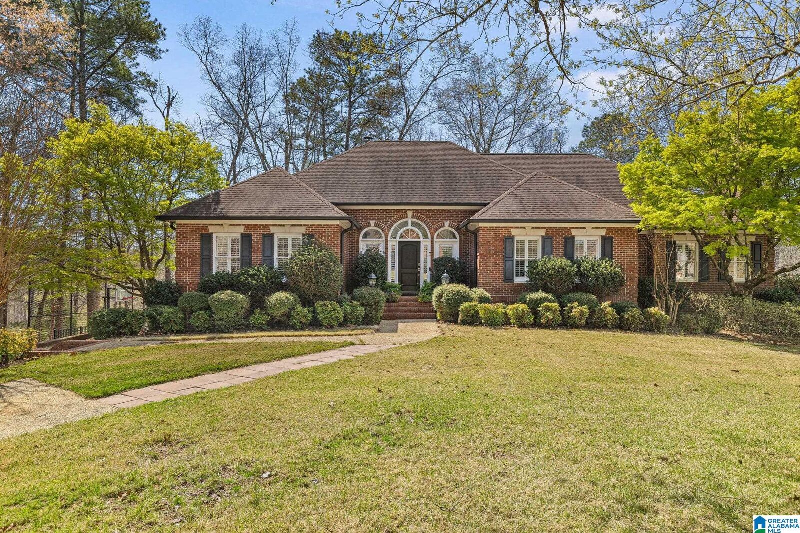 Property Photo:  213 Fairway Drive  AL 35057 