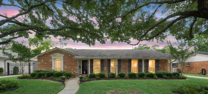 Property Photo:  10715 Chevy Chase Drive  TX 77042 