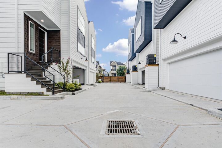 Property Photo:  1131 W 17th Street A  TX 77008 
