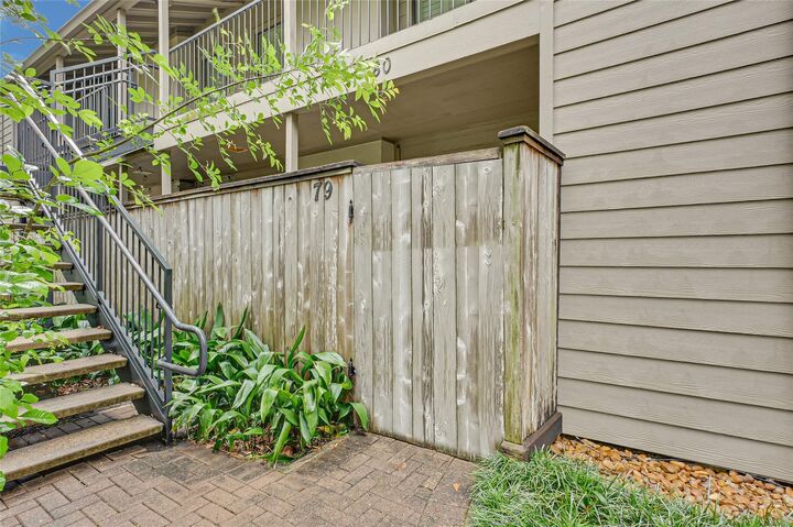 Property Photo:  1100 Augusta Drive 79  TX 77057 