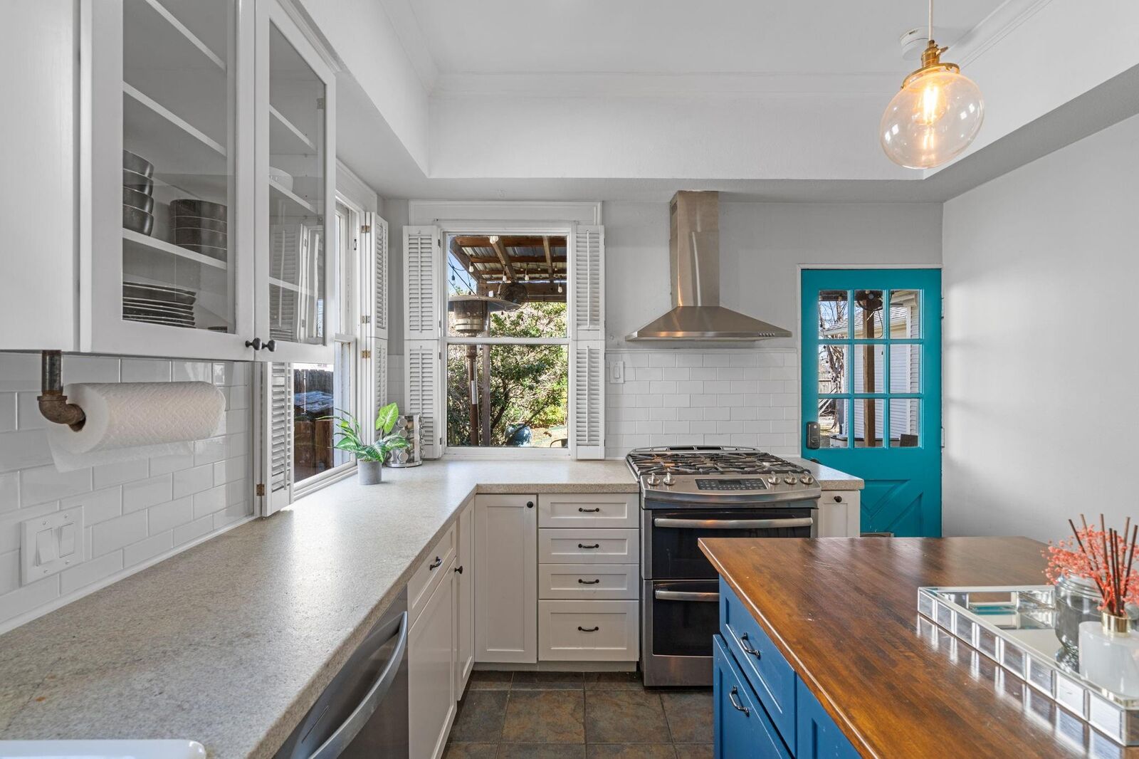 Property Photo:  943 Pecore Street  TX 77009 