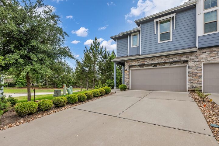 Property Photo: 662 Aspen Falls Court TX 77304