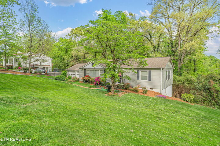 Property Photo: 5525 Crestwood Drive TN 37914