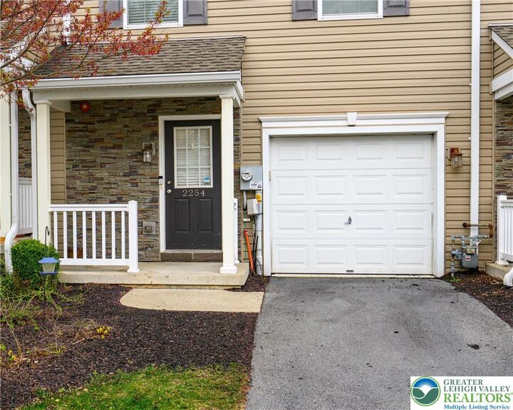Property Photo:  2254 Rising Hill Road  PA 18052 