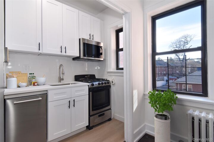Property Photo:  590 E 3rd Street 3M  NY 10553 