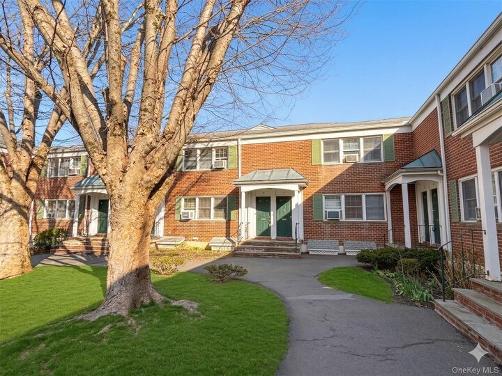 Property Photo:  580 Bedford Road 18  NY 10570 